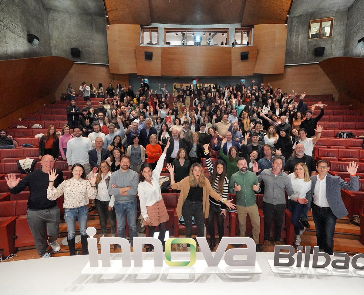 Foto de familia de #innobi23 ¡Gracias por vuestra asistencia y participación tanto presencialmente como Online!