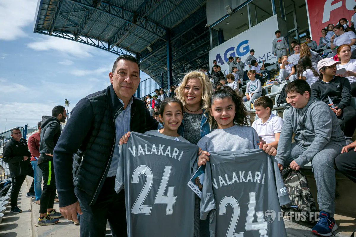 pafosfcofficial's tweet photo. Community Actions
..our Club, our Community!
🏟️Students of the 10th Primary School of Pafos ‘’Evagoras Pallikarides’’ visited our Home Stadium ‘’Stelios Kyriakides’’ and members of our team offering to our young friends presents and surprises.
#pafosfc #CommunityActions https://t.co/57C1WDIkxA