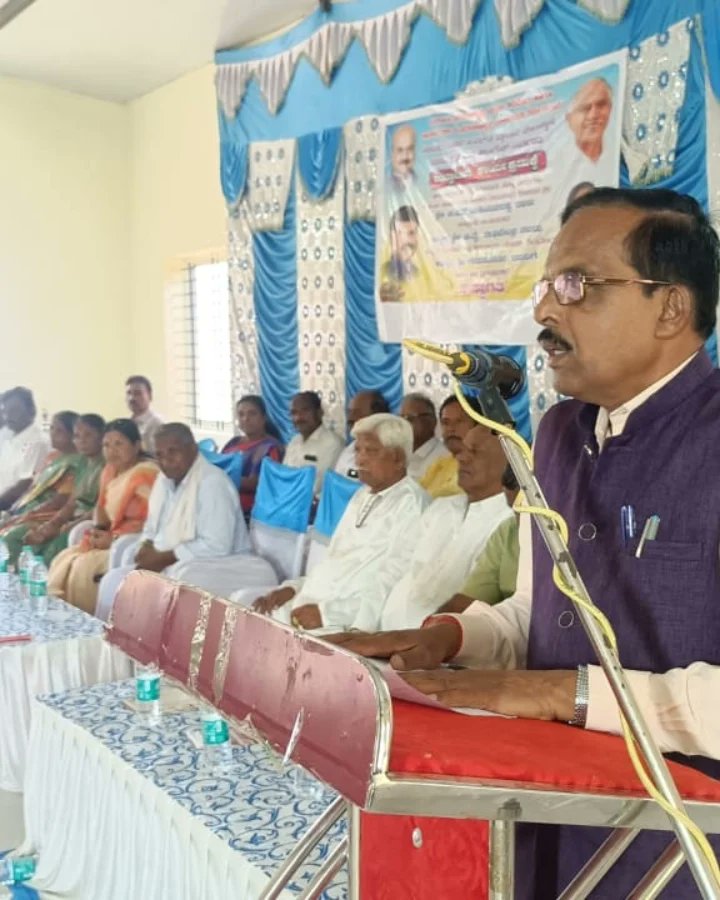 KSGBJP's tweet photo. ಮಲೆನಾಡು ಪ್ರದೇಶ ಅಭಿವೃದ್ಧಿ ಮಂಡಳಿ ಶಿವಮೊಗ್ಗ ಹಾಗೂ ಶಾಸಕರ ಸ್ಥಳೀಯ ಪ್ರದೇಶ ಅಭಿವೃದ್ಧಿ ಯೋಜನೆ ಅಡಿ ನಿರ್ಮಿಸಲಾಗಿರುವ ಶಿಕಾರಿಪುರ ಪಟ್ಟಣದ PLD ಬ್ಯಾಂಕಿನ ಮೇಲಂತಸ್ತಿನ ನೂತನ ಕಟ್ಟಡ ಹಾಗೂ ಕಾಂಪೌಂಡ್ ನಿರ್ಮಾಣ ಕಾಮಗಾರಿಯನ್ನು ಇಂದು ಉದ್ಘಾಟನೆ ಮಾಡಲಾಯಿತು.

#bsybjp #byrbjp #byvbjp #shikaripura #shimoga https://t.co/VL8kOMe4ob