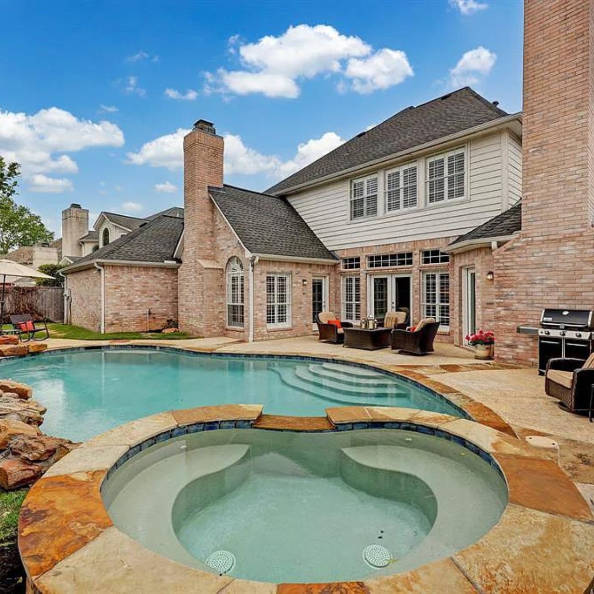 We’ll let the photos do the talking 😍 Tour it soon before it’s gone! bit.ly/3TKpEcK 
#Nobul #realestate #realtor #texasrealestate #texasrealtor #texashomes #houstonrealestate #houstonrealtor #houstonhomes #movetotexas #dreamhome #luxuryhomes #househunting #relocating