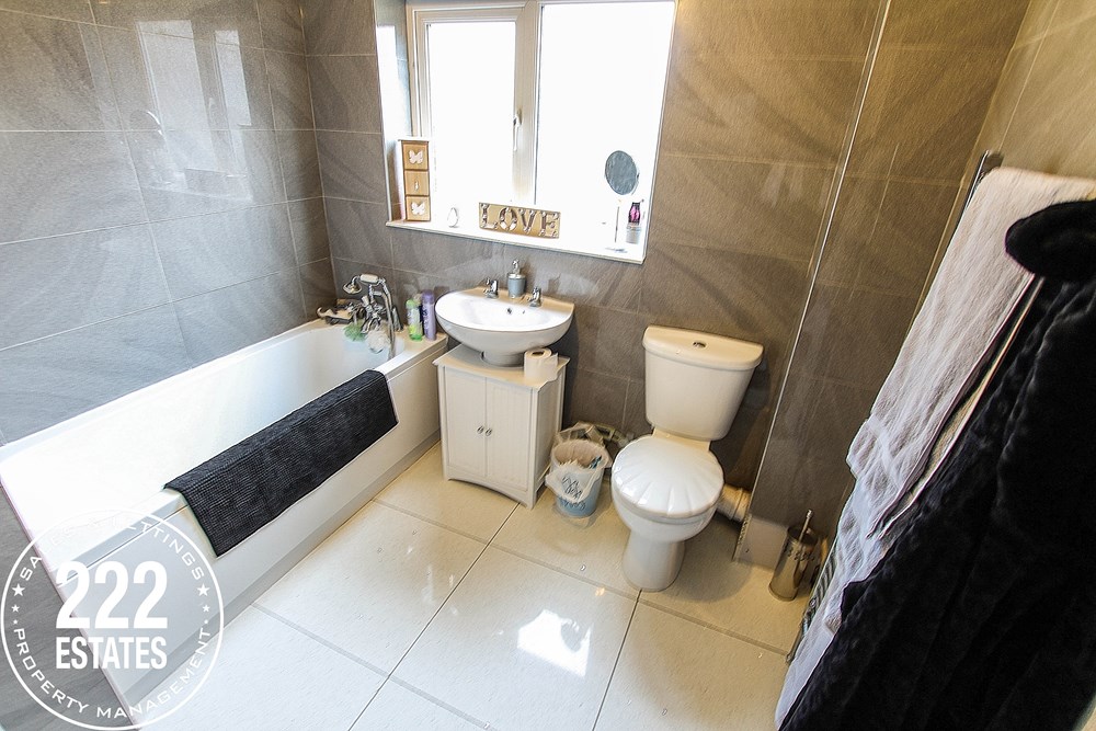 222Ltd's tweet photo. Worsborough Avenue, Great Sankey TO LET 
Great Location, THREE GOOD SIZE BEDROOMS, GENEROUS DRIVEWAY, Front and rear gardens, Beautifully Decorated
£1000 PER MONTH https://t.co/Ym0Ia97HPR