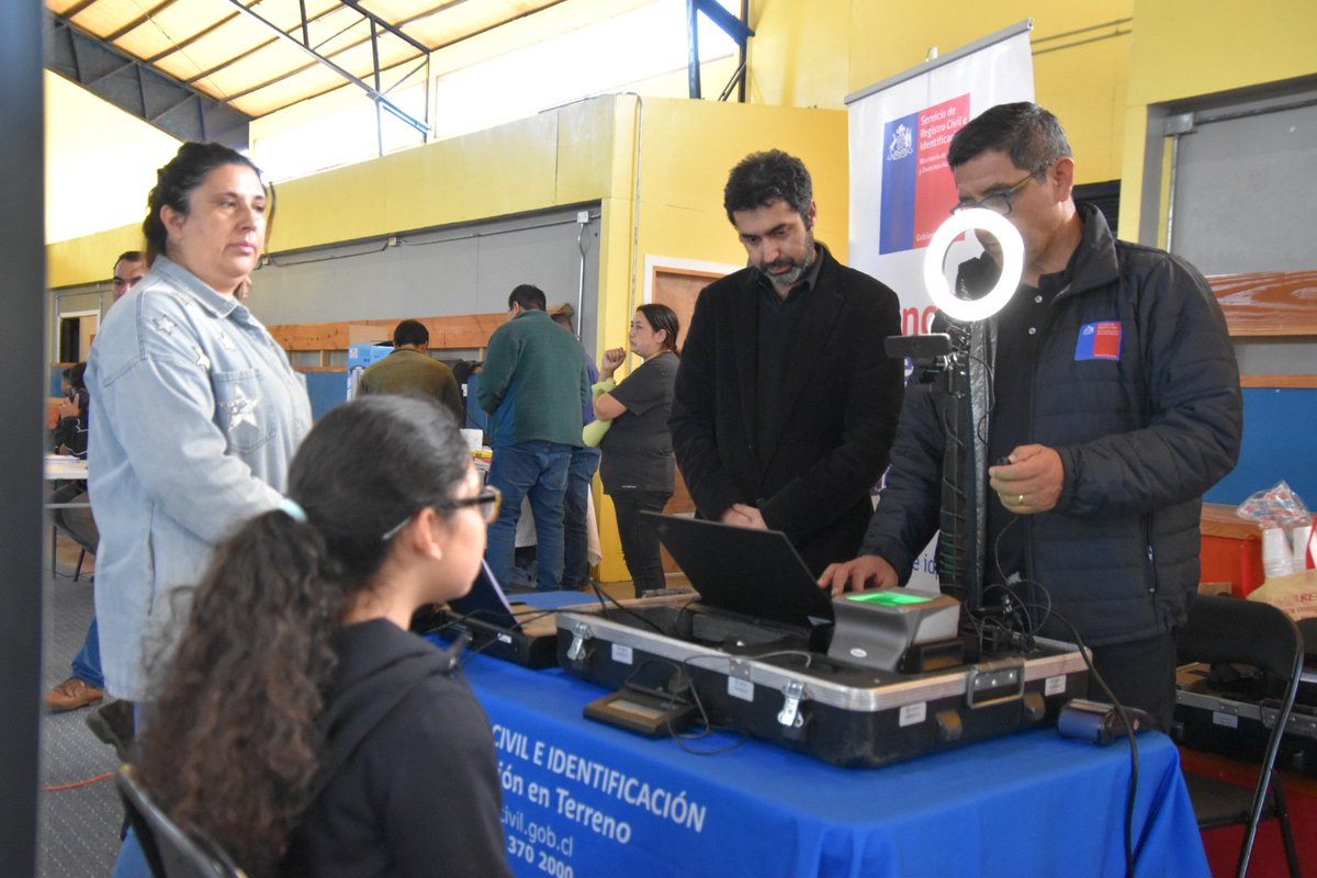 SenameLosLagos's tweet photo. Junto a diversos servicios e instituciones participamos de la #PlazaDeJusticia organizada por @MinjudhLosLagos y @Muni_Hualaihue en el sector de #Rolecha en la #CarreteraAustral, Provincia de #Palena. Acercando el #Estado a la ciudadanía como dispuso el presidente @GabrielBoric. https://t.co/Q6GAPpWAgU