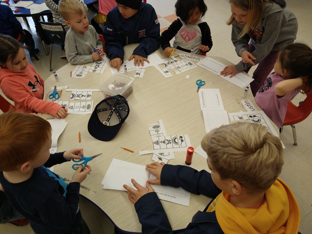 MmeJulieBell's tweet photo. My class is so blessed to have our Learning Buddies visit each week. Today our buddies helped my class with the new French spring vocabulary they are learning. @alcdsb_olmc @alcdsb #ALCDSBMYSP #ALCDSBFormed #OralLanguage #ContentKnowledge #BetterTogether https://t.co/zF29bfFWSH