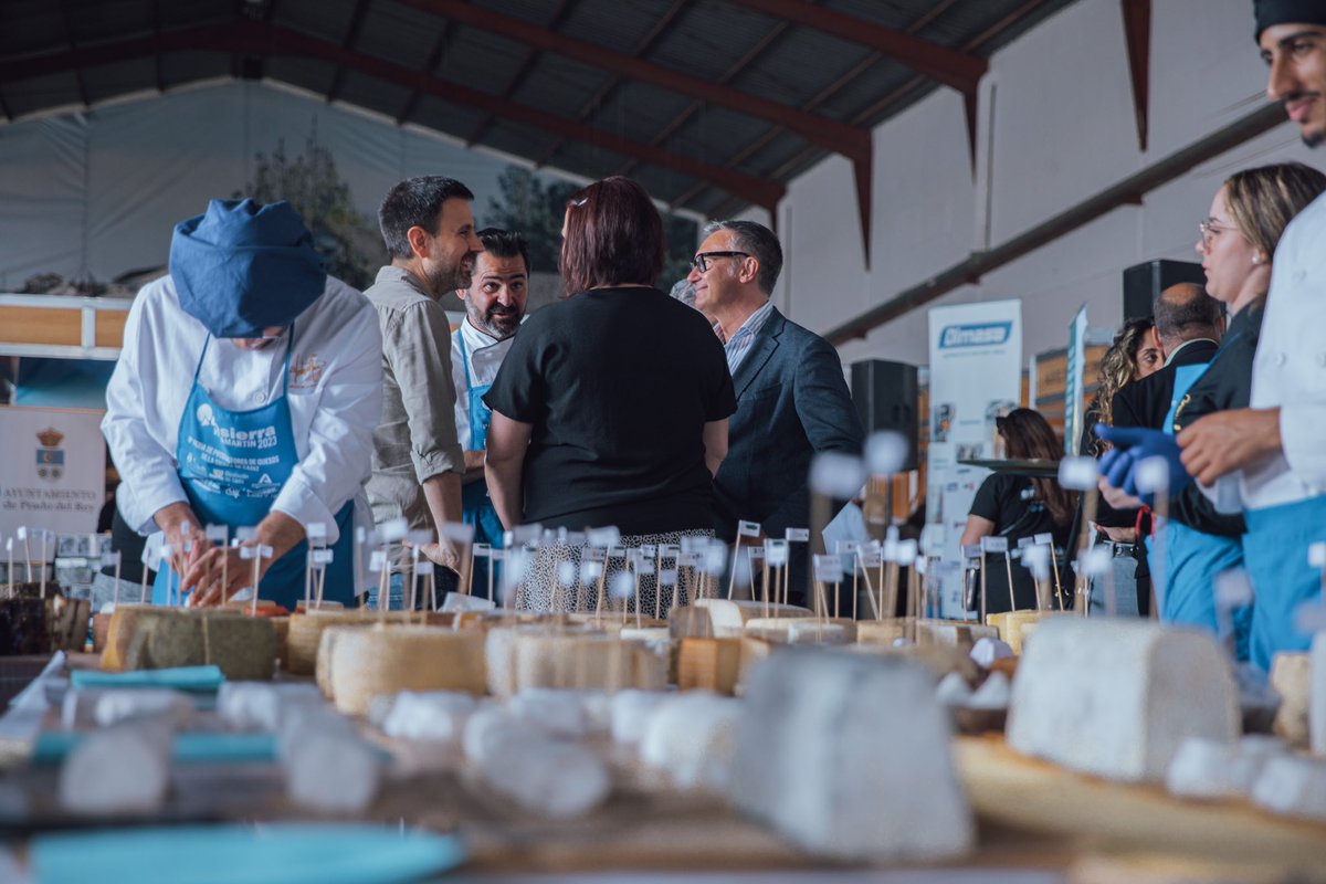 GaviraVox's tweet photo. ¡El sabor de Cádiz se alza!
En exposiciones #Exposierra @QueSierra_Cadiz y salón del vino 🍷 donde participan más de un centenar de empresas y queserías 🧀.
📍 Cooperativa del Campo de Villamartín https://t.co/HE1ILGqczE