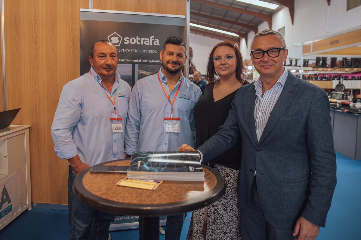 GaviraVox's tweet photo. ¡El sabor de Cádiz se alza!
En exposiciones #Exposierra @QueSierra_Cadiz y salón del vino 🍷 donde participan más de un centenar de empresas y queserías 🧀.
📍 Cooperativa del Campo de Villamartín https://t.co/HE1ILGqczE