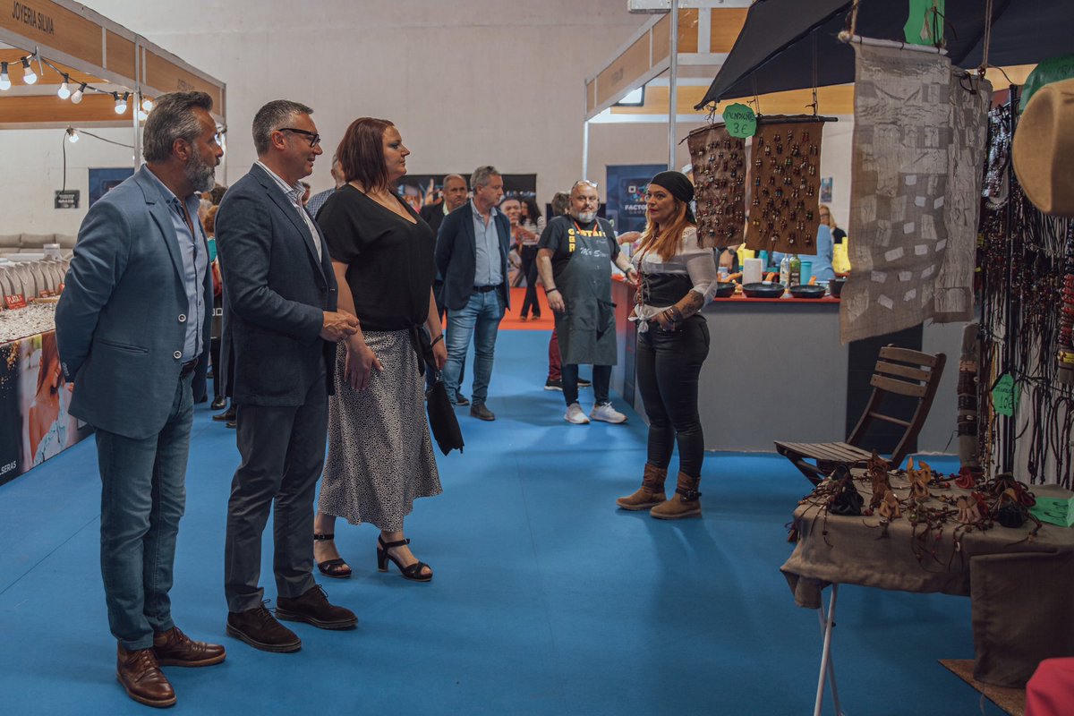 GaviraVox's tweet photo. ¡El sabor de Cádiz se alza!
En exposiciones #Exposierra @QueSierra_Cadiz y salón del vino 🍷 donde participan más de un centenar de empresas y queserías 🧀.
📍 Cooperativa del Campo de Villamartín https://t.co/HE1ILGqczE