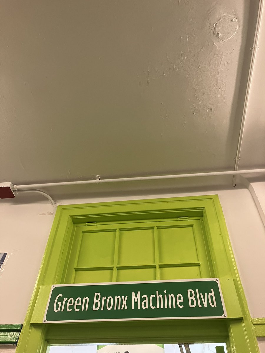 AQE_NY's tweet photo. At co-located cs55 in the Bx: despite having to share space w/ success/ have their resources siphoned, C.S. 55 still innovating: see #GreenBxMachine where they teach kids how to grow veggies, cook, bake & broil w burners & ovens, etc https://t.co/ied4XVeSPO