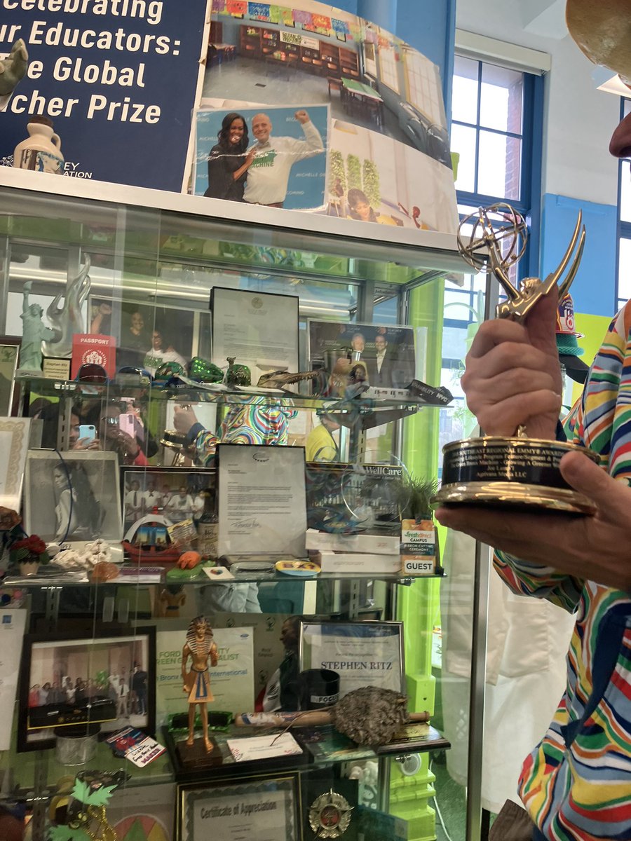 AQE_NY's tweet photo. At co-located cs55 in the Bx: despite having to share space w/ success/ have their resources siphoned, C.S. 55 still innovating: see #GreenBxMachine where they teach kids how to grow veggies, cook, bake & broil w burners & ovens, etc https://t.co/ied4XVeSPO
