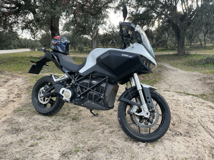 gasogeno98's tweet photo. https://t.co/202bOq3nK5
Nuestra primera prueba de #motoelectrica ha sido con la #zerodsrx de @ZeroMotorbike https://t.co/933kgTRh88