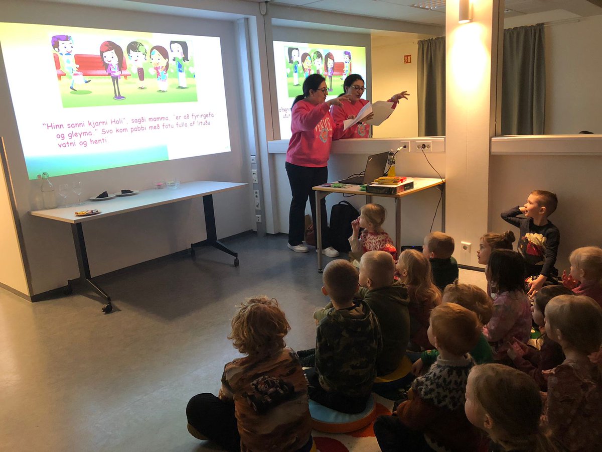 @indembiceland in association with Hafnarfjordur library, Reykjavik organized a Holi event for school children
@KhatriBabbar explained in Icelandic that the festival of colours expresses the joy of Indian spring, heralding hope, renewal & happiness
🌻🌹🌷💮🥀🌼🌺🌸🪷🌻🌹🌷💮🥀🌼