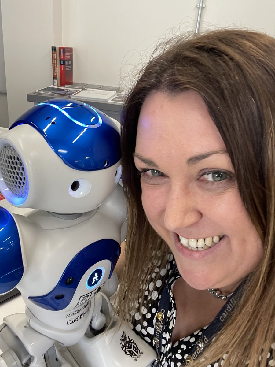 RowenaA's tweet photo. I really do love my job β€οΈ A massive thank you to @EsyinChew and CST students for my thank you card it was much appreciated & also for my present of #WeenaBot. I love her, please look after her for me ππ I canβt wait for her to support @CMetGlobalOpps with language classes! https://t.co/lRz4TEibDF