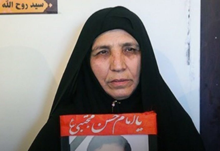 مادر عجمیان گفته آن دونفری که بخاطر پسرم اعدام کردن "بی‌کس و کار" بودن.
آخه هرزه حرومی، بی‌کس اون بچه‌ مزدورته که خود بسیجیا هم عید نرفتن سر قبرش.
نه محمد و مهدی که مزارشون شد گلستان و عکسشون تو سفره هفت‌سین کل ایران بود.
#مهسا_امینی