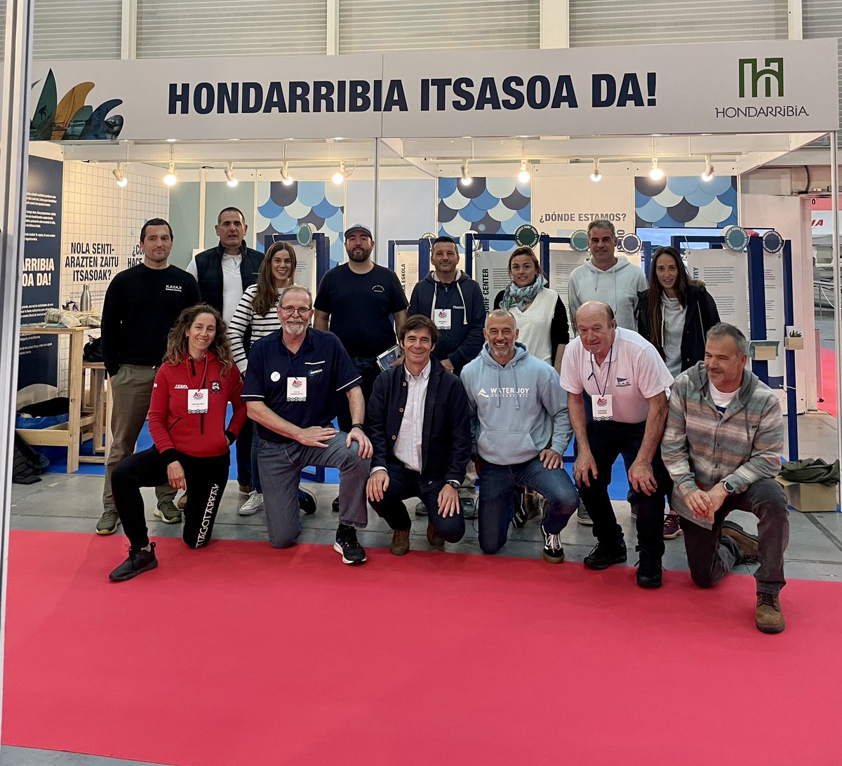HondarribiaUdal's tweet photo. Hasi da FICOBAn ‘A babor’ azoka nautikoa. Udalak stand bat jarri du bertan. Gaur goizean Hondarribiko eragile nautikoak hantxe elkartu dira Maria Serrano Sustapen Ekonomikorako zinegotziarekin. Eskerrikasko denei!! #ababor https://t.co/QnvEY1zrSP