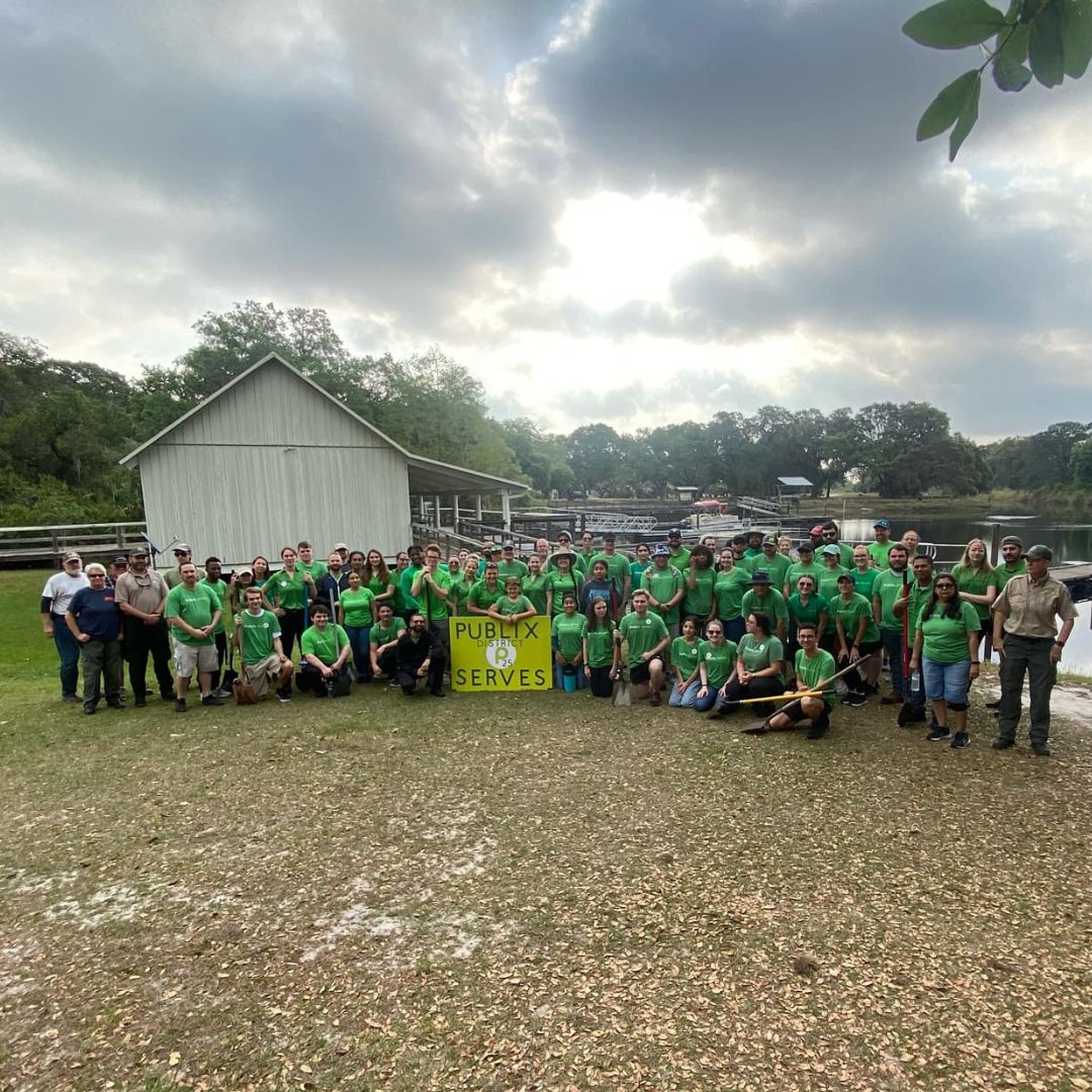 KeepFLBeautiful's tweet photo. Last week during the Publix Serves Events, our partner @Publix  joined Florida affiliates across the state for community service projects focused on environmental sustainability. Awesome work done by all!
📸: Keep Polk County Beautiful 
#keepflbeautiful #florida #publix #partners https://t.co/d1SoUm8oiw