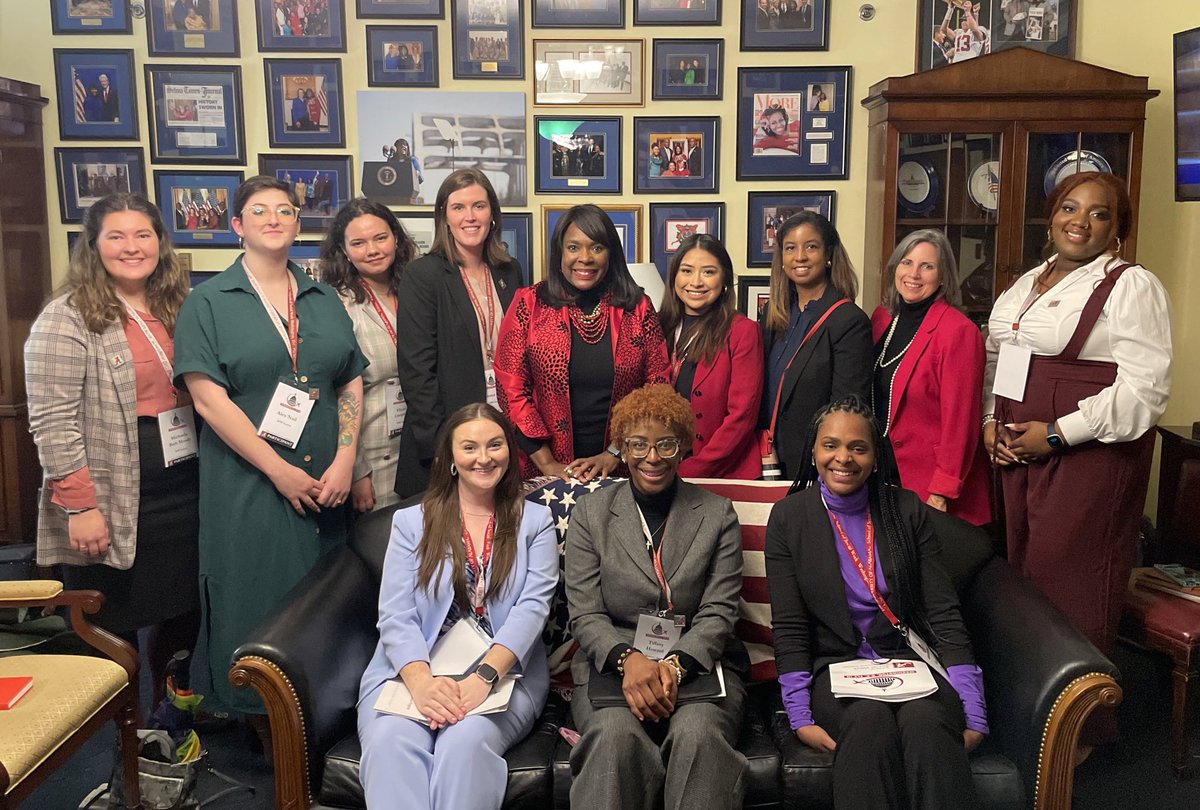 RepTerriSewell's tweet photo. So grateful for the opportunity to meet with these awesome students from @ua_socialwork! I’m so proud of them for dedicating their careers to public service. It’s students like these who give me hope for the future of our great nation. I know they will go on to do great things! https://t.co/vluYorjVXh