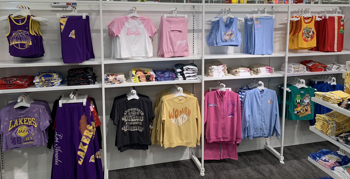 abarbet64's tweet photo. #VMLstyle creating EARTH DAY experience within the new LICENSE SHOP mdsng. https://t.co/M4HSAkb1jw