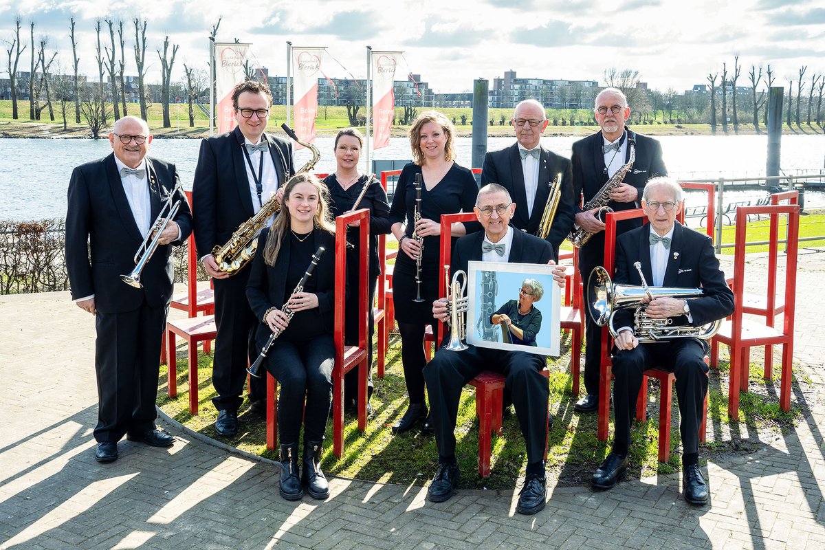 Het is FEEST! Op 1 en 2 april vieren wij onze jaarlijkse Caecilia. Dit jaar zelfs met drie 60-jarige(!) jubilea, één lid viert zijn 40-jarig jubileum, drie leden hun 25-jarig jubileum en 2 ‘jonkies’ vieren hun 12,5-jarig jubileum!
Lees hier verder: harmonie-caecilia.nl/interview-jubi…
