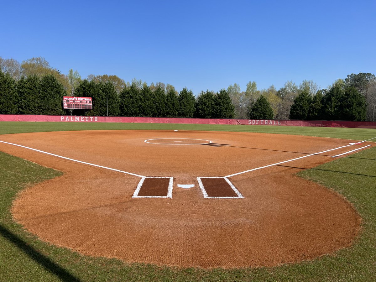 Taylorgkfowler's tweet photo. That Mustang Grounds Crew is on it! Bring on the Hurricanes 🥎🙌🏻 @PalmettoSoftba1 https://t.co/EgROn3D817