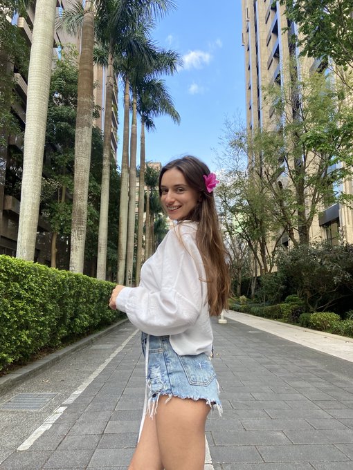 Lovely day to be outside today ❤️ https://t.co/sMSicbPGie