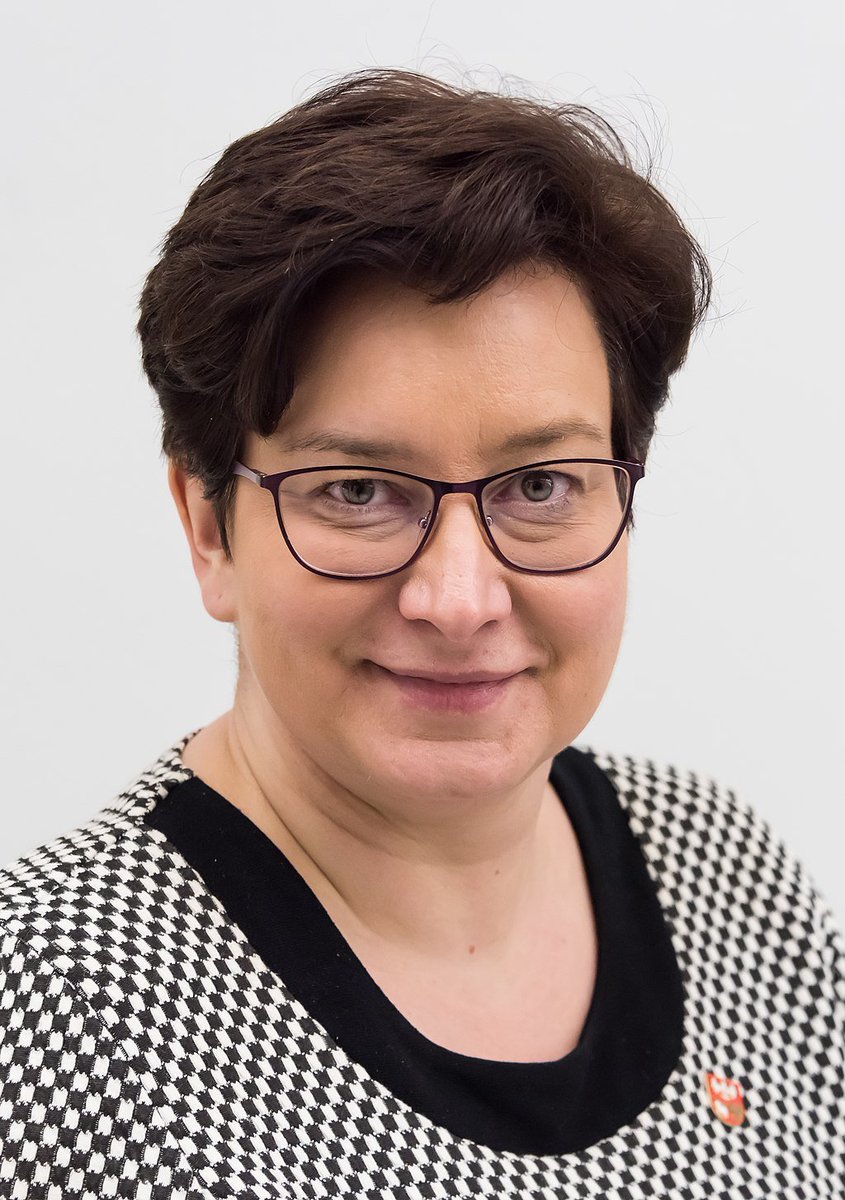 RadekKar's tweet photo. 💰 374 853,71 zł – tyle średnio kosztowało utrzymanie jednego posła w 2021 roku na przykładzie przedstawicieli Lewicy.

↗️ Najwięcej Moniki Falej: 475 069,27 zł.

💳 Uposażenie: 127 918,75 zł
🥘 Dieta: 37 578,05 zł
🏢 Biuro: 267 572,47 zł
🚗 Paliwo (w powyższym): 35 103,60 zł
🏠 Wynajem mieszkania: ~42 000,00 zł

↘️ Najmniej Wiesława Szczepańskiego: 291 190,73 zł.

💳 Uposażenie: 49 703,31 zł
🥘 Dieta: 37 578,05 zł
🏢 Biuro: 161 909,37 zł
🚗 Paliwo (w powyższym): 29 762,84 zł
🏠 Wynajem mieszkania: ~42 000,00 zł

ℹ️ Poseł Szczepański otrzymywał wynagrodzenie w oparciu o umowę o pracę z Pocztą Polską S.A. – stąd niższe uposażenie.

ℹ️ Poseł Wolski nie rozbił swojego wynagrodzenia na uposażenie, pozostałe miejsca pracy i dietę, dlatego przypisałem mu średnie wyniki pozostałych posłów.