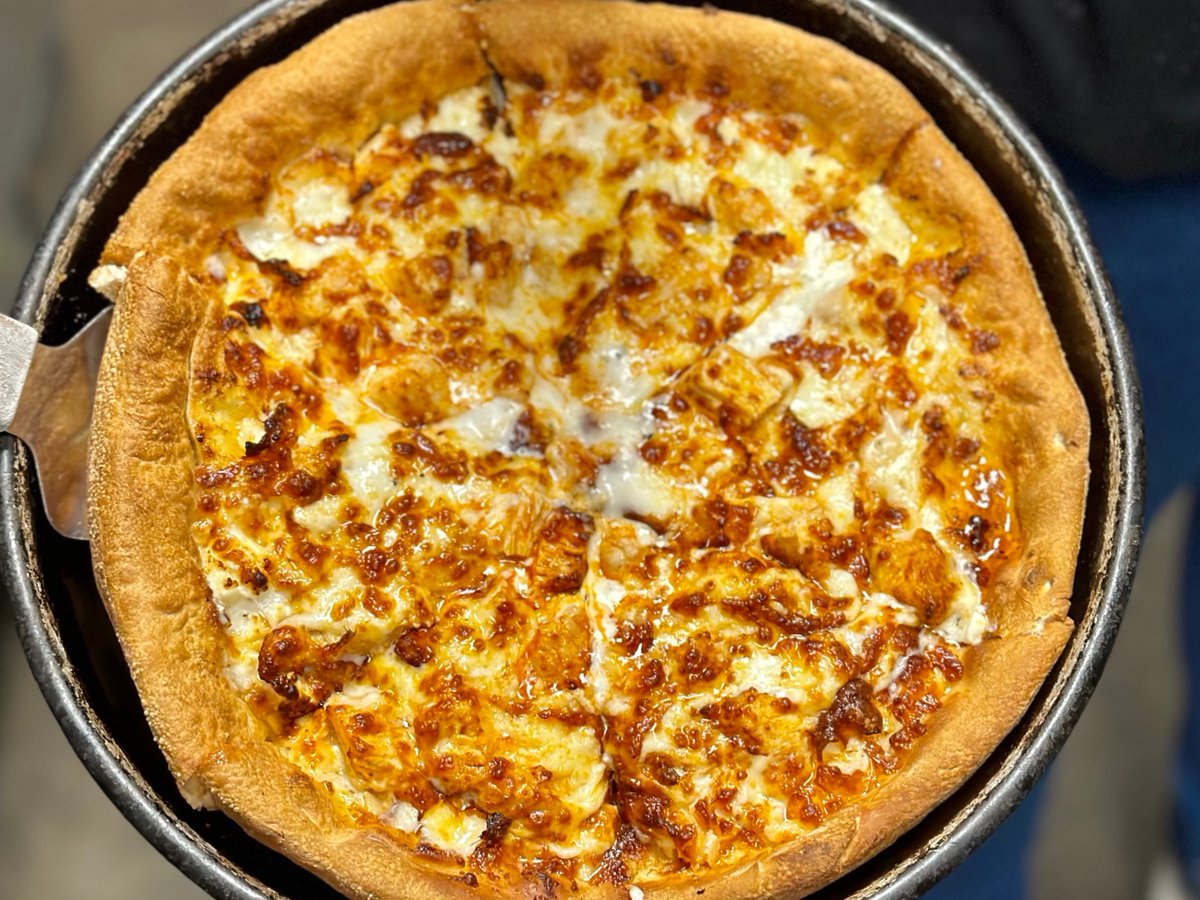 BGMisterBs's tweet image. It’s #FreePizzaFriday! Hit that RT button for your chance to win a free large one topping from Mister B’s! Must follow to win.