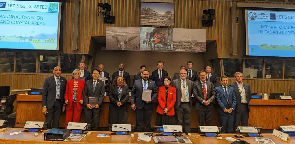 Together with 12 countries who have committed themselves to the implementation of the International Panel for Delta and Coastal Areas. Looking forward to further cooperation #ipdc #wateraction