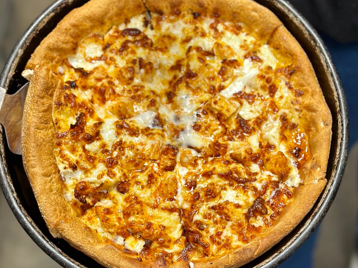 It’s #FreePizzaFriday! Hit that RT button for your chance to win a free large one topping from Mister B’s! Must follow to win.