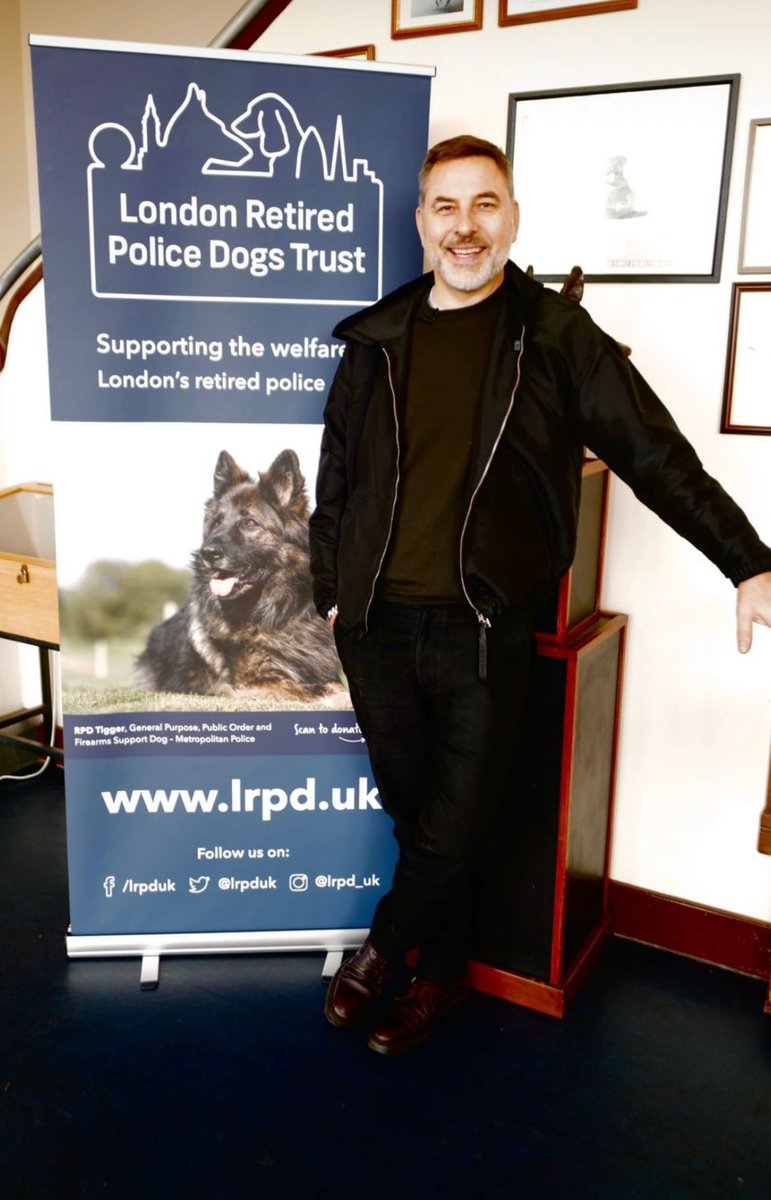 HarperCollinsCh's tweet image. This week @davidwalliams met the brilliant @lrpduk and their heroic retired police dogs, to get ready for the upcoming release of his latest action-packed adventure #Robodog, out on 30 Mar! 🐶
Stay tuned for some pawsome content with David &amp;amp; these amazing animals - coming soon 👀
