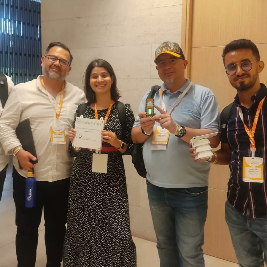 AireCiudadano's tweet photo. Misión cumplida, gracias a la invitación de @Hill_Consulting y el patrocinio de @TrebolaOrg pudimos impartir una clase magistral en el uso de sensores de bajo costo en el marco del #CASAPIX a estudiantes de ciencias ambientales de México, Ecuador y Colombia. https://t.co/C4qFl2hSF1