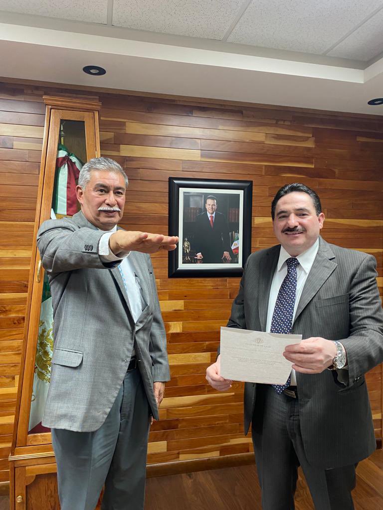 SEED_Dgo's tweet image. El Dr.@guillermoadamec , Secretario de Educación, tomó protesta al M.E.C.E. Jesús Roberto Robles Zapata como Encargado de la Dirección General de la Benemérita y Centenaria Normal del Estado de Durango.