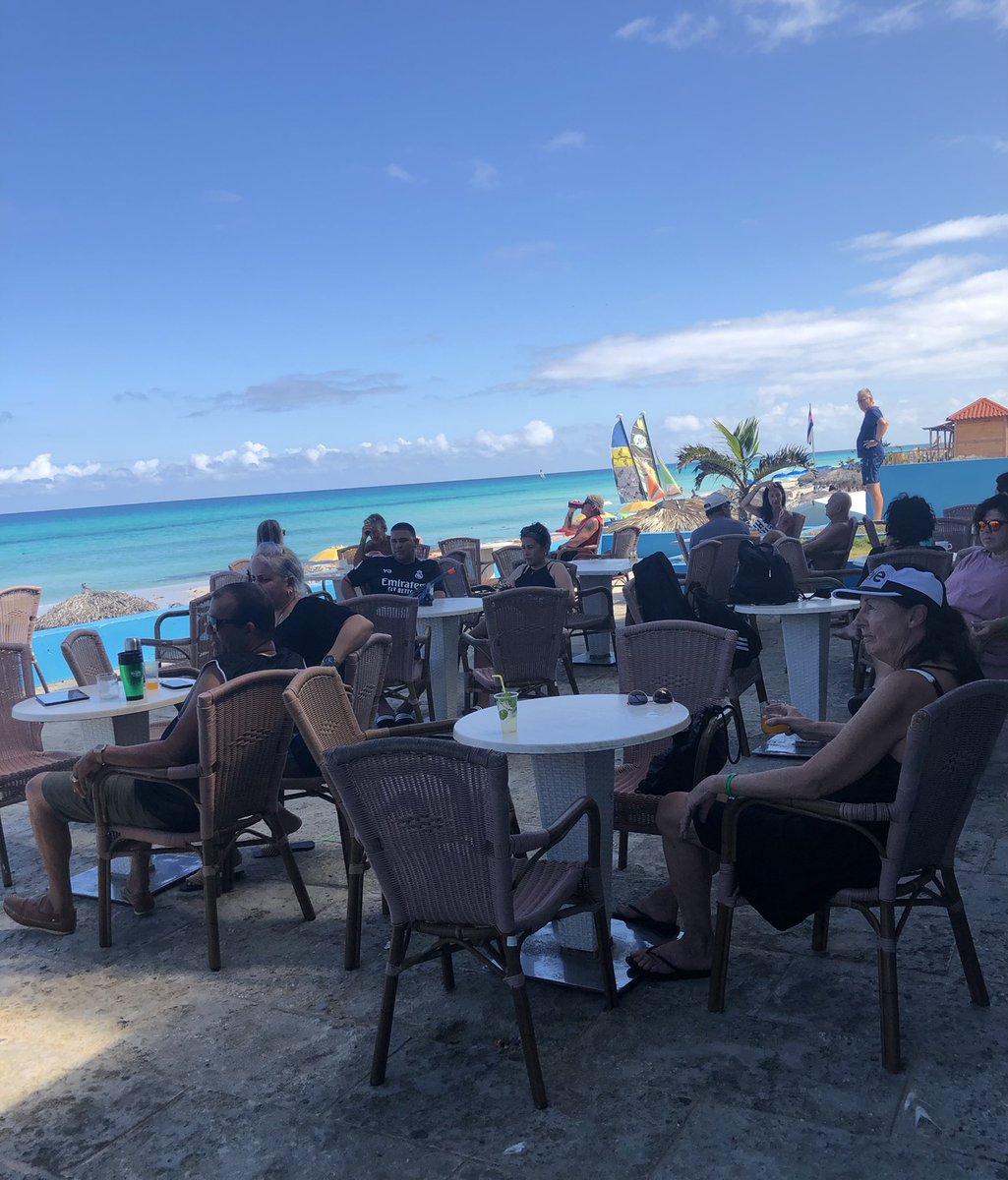 Clients just admire the beautiful view at #LosDelfinesHotel in #VaraderoTravel, the greatest destination for you in #CubaÚnica.