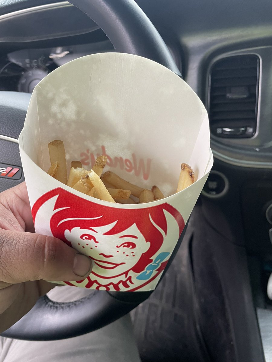 aheldon4's tweet photo. @Wendys  open my bag y’all call this a large fry ? Lol Delaware Ohio location https://t.co/UUFDyGTQaY