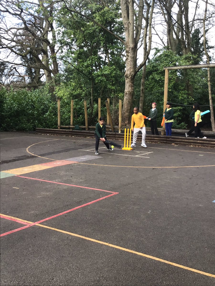 Year 5 having a blast today with some cricket provided by @warks_wcb 🏏 #ActiveCurriculumDay #Active60