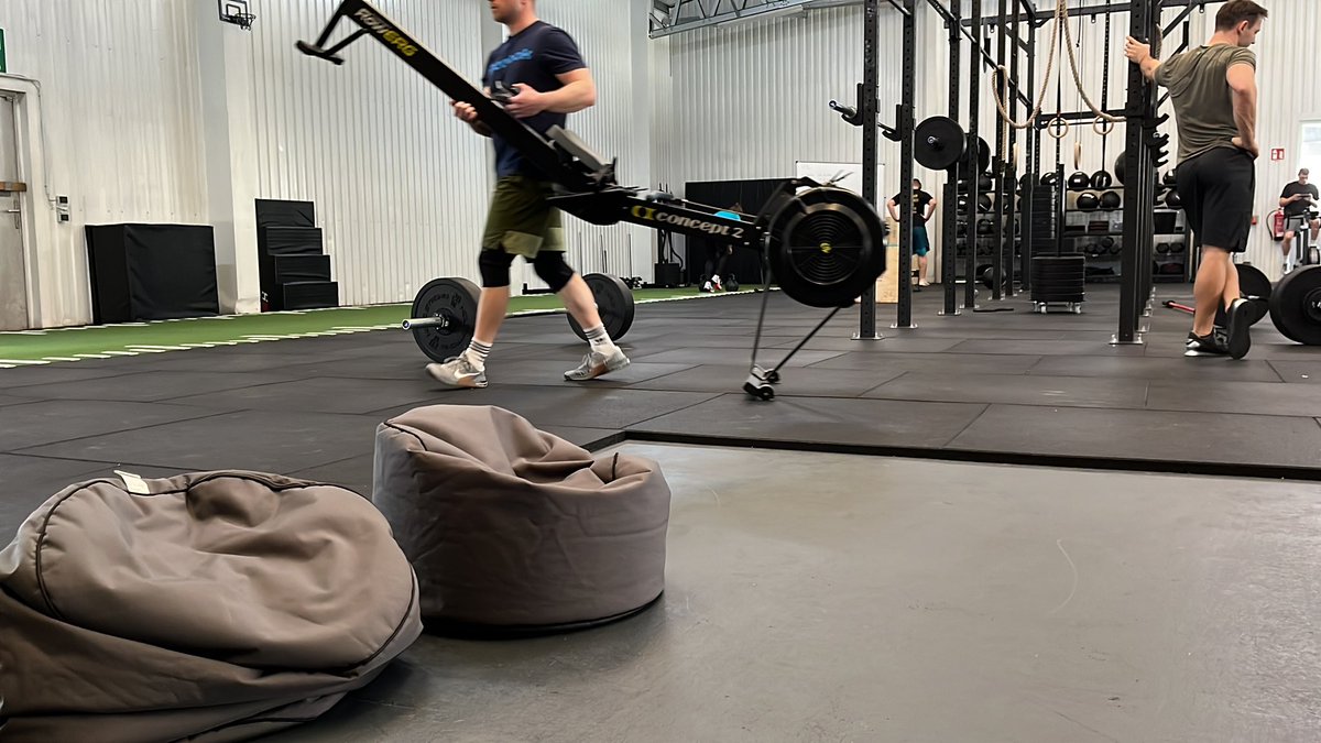 jansvensen's tweet photo. A busy week comes to an end. Time for moving some heavy objects around... #Fitness #Crosssfit #Selfcare #wehackhealth https://t.co/HhWZMpxZBm