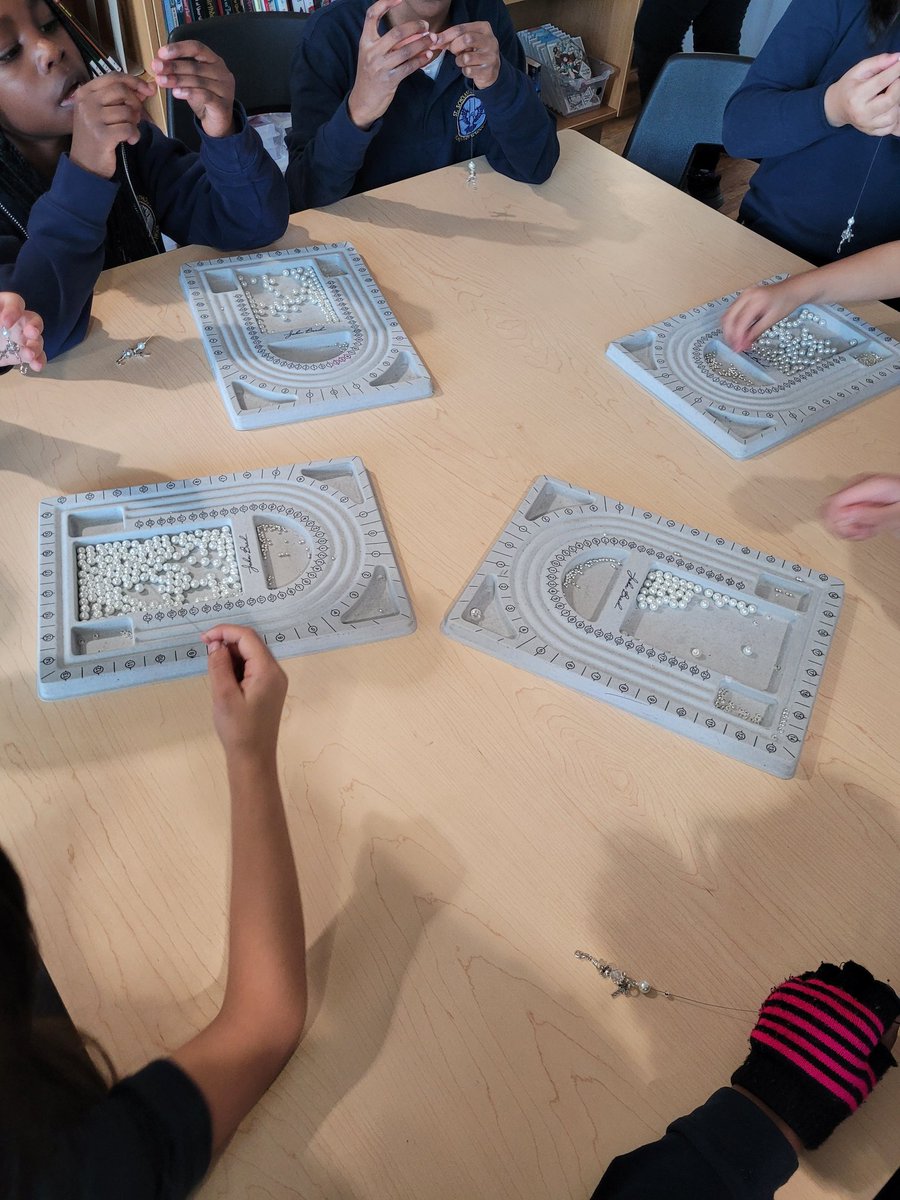 Benetoozers's tweet photo. Today, Ss are blessed to create their own rosary bracelets to commemorate their First Communion coming in May. Amazing Gr 7 leaders! Thx @beadingbuds !! @StScholStorm @MlleNogiec https://t.co/UZMrNykj0g