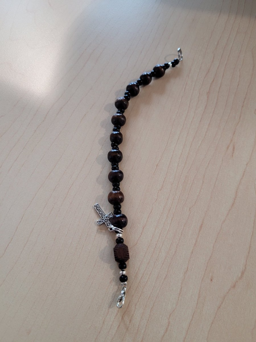 Today, Ss are blessed to create their own rosary bracelets to commemorate their First Communion coming in May. Amazing Gr 7 leaders! Thx <a href="/beadingbuds/">beadingbuds</a> !! @StScholStorm @MlleNogiec