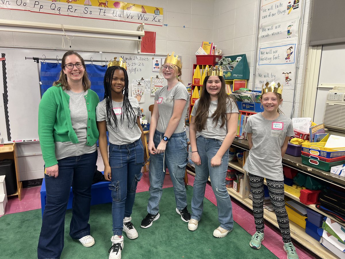 TeachJenFischer's tweet photo. Student Council sponsored a Family Reading Night. Great literature and fun was enjoyed by all! #FTSFireballs https://t.co/0P9MTQ1gxH