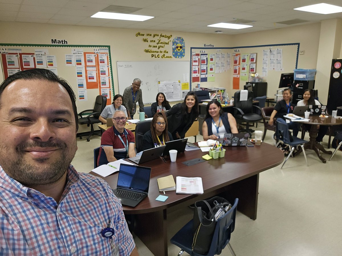 Migue_Campuzano's tweet photo. Reacting to data immediately. The @HMES2022 math teachers are super focused and collaborating as a team to create the best possible plan for STAAR & make sure all students are successful.
#MayThe4th #ConradNation #ConradStrong
@ConradSchools @SBarrios_DISD https://t.co/wn8rmWNjdv