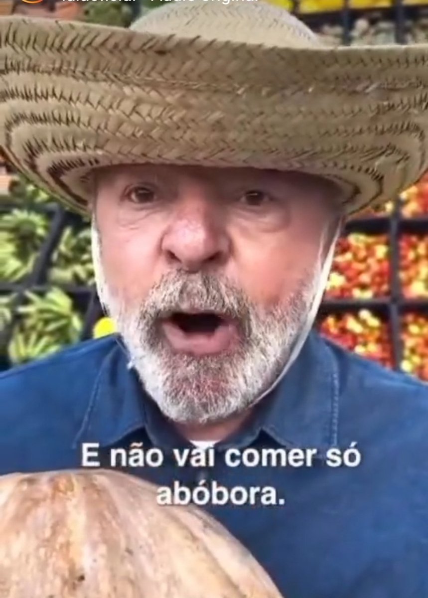 Final de semana chegando. Que tal um churrasquinho de abóbora? E o povo levando a mandioca por trás. 
Vai ser difícil segurar o pepino e descascar o abacaxi durante 4 anos.