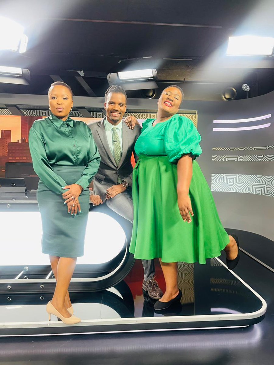 IzindabaZethu's tweet photo. Usekhona u @ThabileStella ukuzokwethulela izindaba ngehora lesikhombisa kusihlwa kuMzansi Wethu ehamba no @kwandwam1 ozokutolikela ngolwimi lwezimpawu. Ukhona no @DicksyMdlalose nomhlahlo wesimo sezulu. #izindabazethu #izindabaku163 #Channel163 #NewsOnWethu https://t.co/fJsX04SXp0