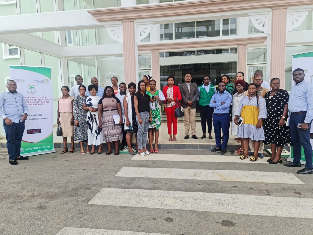 GuineaSalud's tweet photo. 🗓��Culmina en la Provincia de Wele Nzas formación a2️⃣2️⃣ #analistas sobre " obtención, envasado y transportación de muestras de #Marbugvirus, con la colaboración de #AfricaCDC .Actividad que reforzará la respuesta a la epidemia de #FHM. https://t.co/wiY27WkYEa