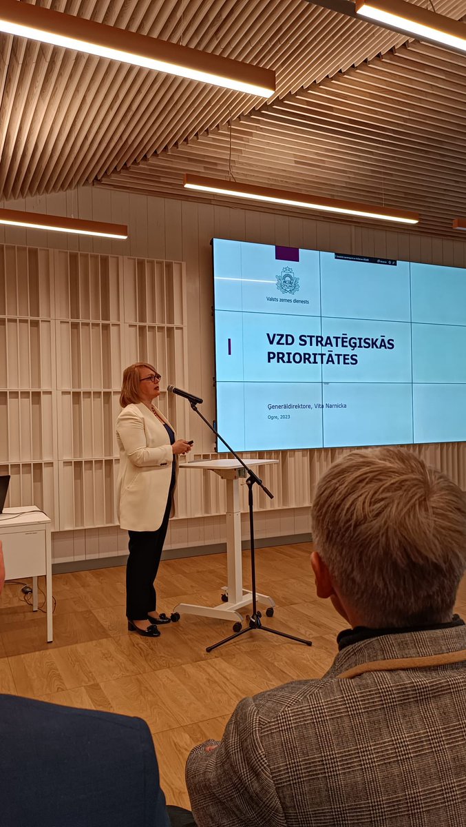 ZemesDienests's tweet photo. Šodien @LatMerBiedriba rīkotajā konferencē informējām par mūsu stratēģiskajām prioritātēm un izaicinājumiem. 🎯
Šobrīd efektivizējam procesus, lai no dokumentiem pārietu uz uzkrātajiem datiem, un līdzšinējā sadarbība šajā peocesā ar LMB ir un būs noderīga!🙌 #sadarbība https://t.co/8OX0WOBwU7