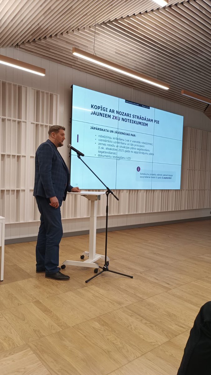 ZemesDienests's tweet photo. Šodien @LatMerBiedriba rīkotajā konferencē informējām par mūsu stratēģiskajām prioritātēm un izaicinājumiem. 🎯
Šobrīd efektivizējam procesus, lai no dokumentiem pārietu uz uzkrātajiem datiem, un līdzšinējā sadarbība šajā peocesā ar LMB ir un būs noderīga!🙌 #sadarbība https://t.co/8OX0WOBwU7