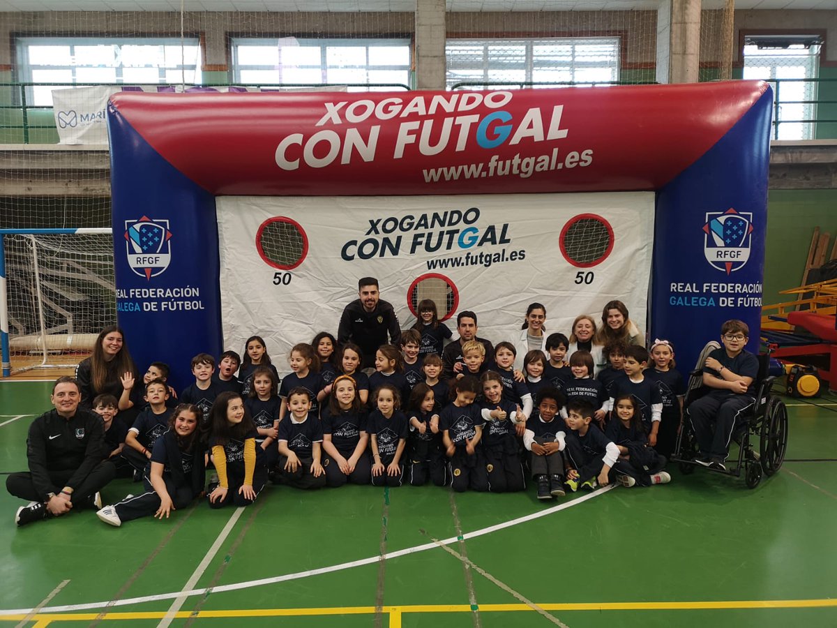 👋 OLA @ConcellodeMarin! OLA San Narciso!

⚽️ 'Xogando con Futgal', o proxecto de promoción do futsal nos centros educativos de Galicia que pon en marcha a RFGF, desembarcou este venres en Marín

🤩 Grazas a todas e todos polo recibimento