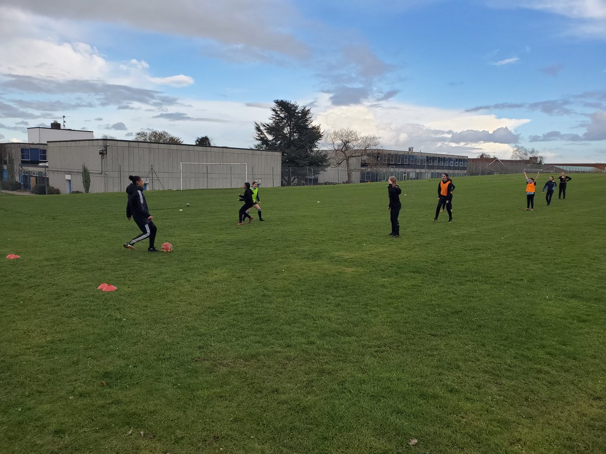 CastleManorPE's tweet photo. Another ace session with Laura for our footballers
@HaverhillRovers
#CMAPE #proud #GirlsUp https://t.co/xy5qVBXGmX