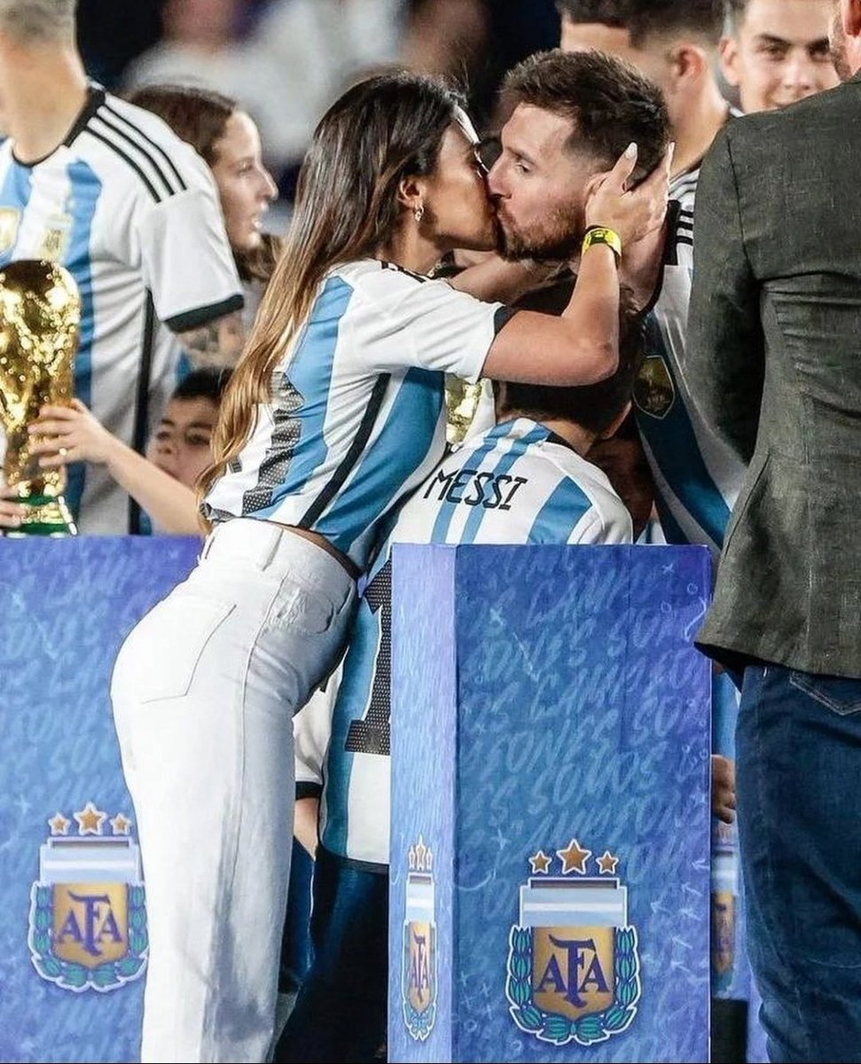 -Soñé con vos
-que soñaste?
-