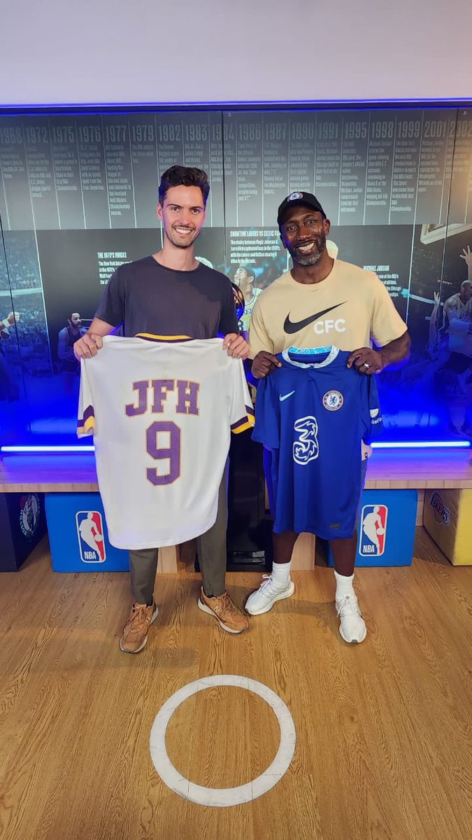 Had the pleasure of meeting a hero of mine and Chelsea’s old number 9 Jimmy Floyd Hasselbaink last weekend. Top guy and great event put on by <a href="/ChelseaFC/">Chelsea FC</a> for their #TheFamousCFC world tour - first stop Mumbai!