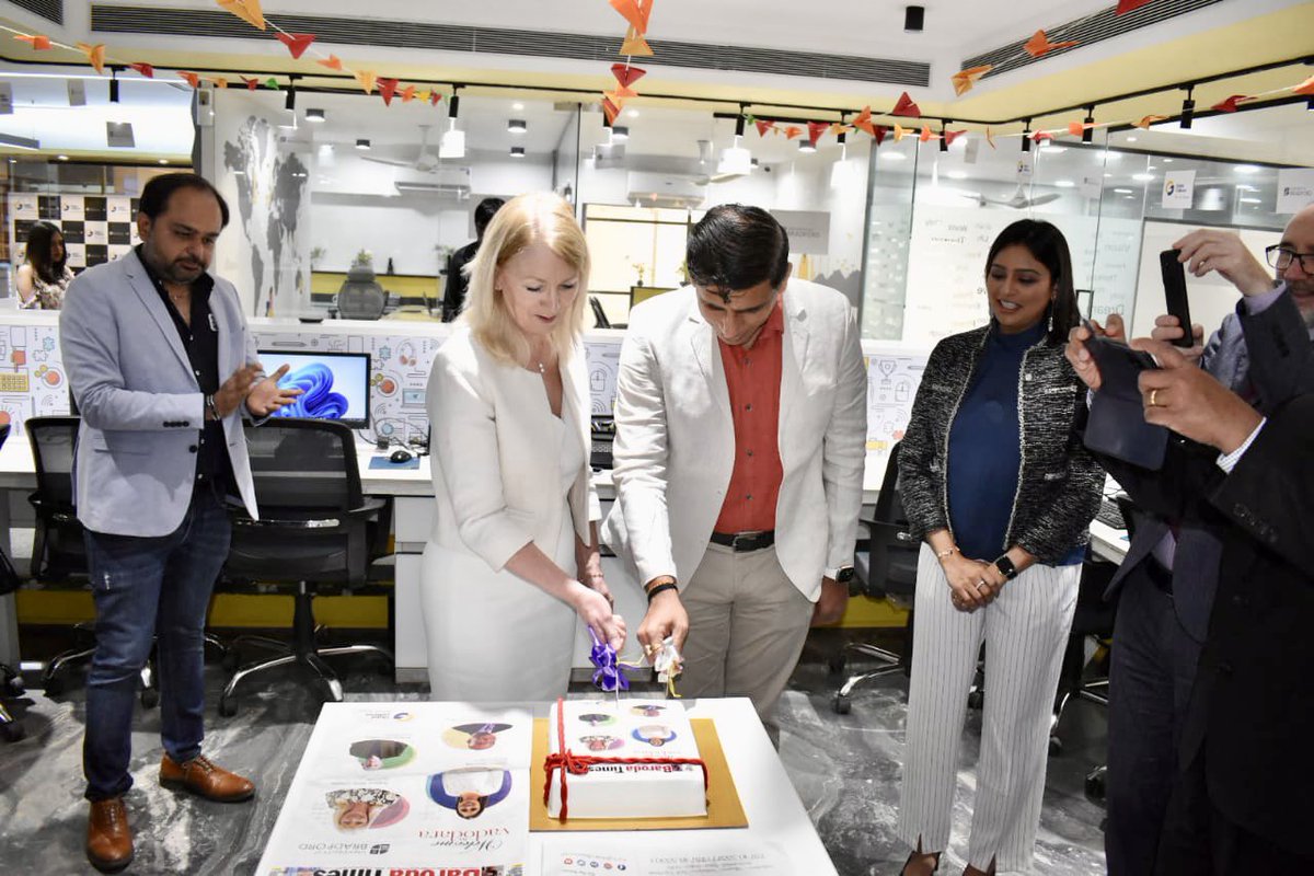 dangarbharat's tweet photo. #Welcomeed  #Professor @ShirleyCongdon #ViceChancellor @UniofBradford #UnitedKingdom #Professor @resandmag #ProViceChancellor #JaishreeChaturvedi #RegionalManager #SouthAsia @vweerakk #Professor @globalcolliance @Vadodara #Gujarat #india #StudyAbroad #Students #Study https://t.co/VN9vQk8pMS