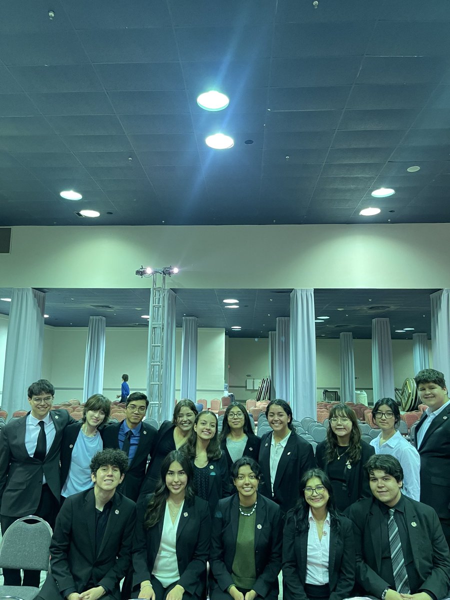 ysletadebate's tweet photo. State post!  This year we had 26 state qualifications which are the most we’ve ever had, and we were one away from placing Top 9 in the form of qualifications 😱 https://t.co/hyTzoH31Du