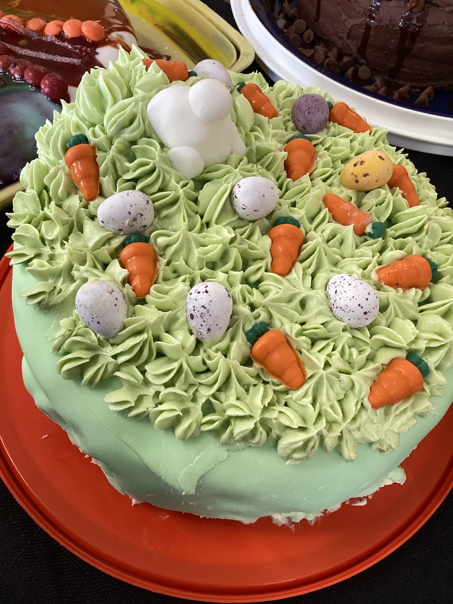 Tranby_Food's tweet photo. Year 8 pupils have been eggs-cited little bunnies this afternoon, decorating beautiful Easter cakes! https://t.co/jUPoz0IDmH